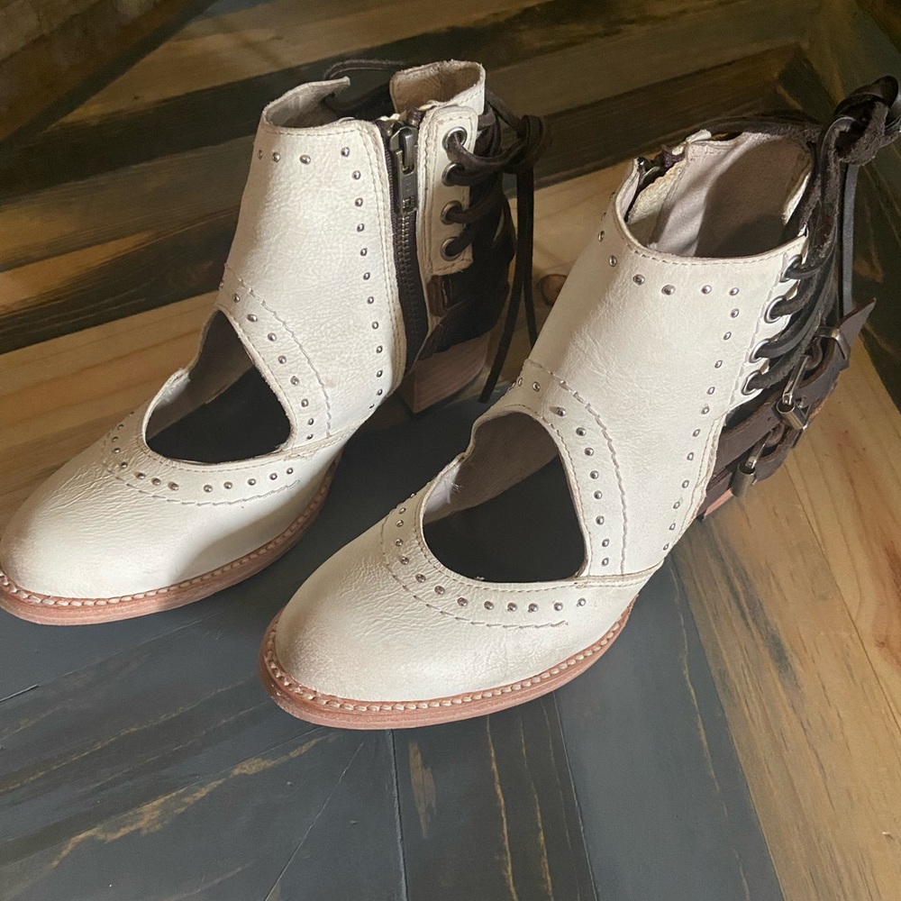 FREE BIRD ANKLE BOOT